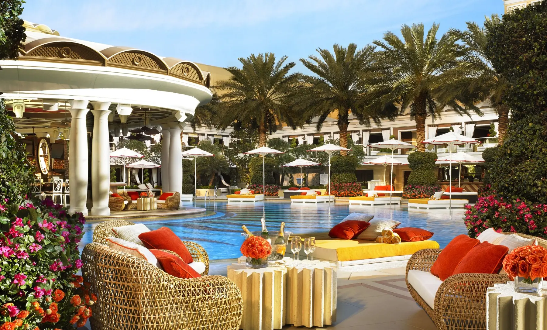 Lush daytime pool at Encore at Wynn