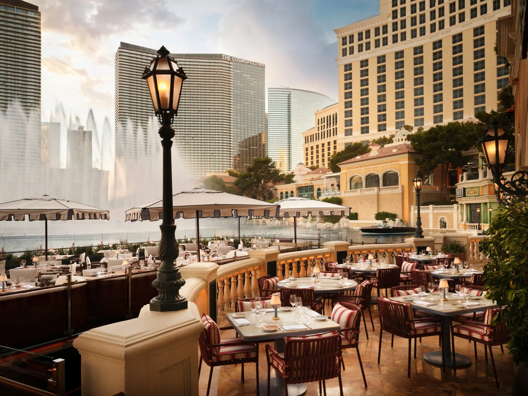 Outdoor Bellagio restaurant overlooking the fountains