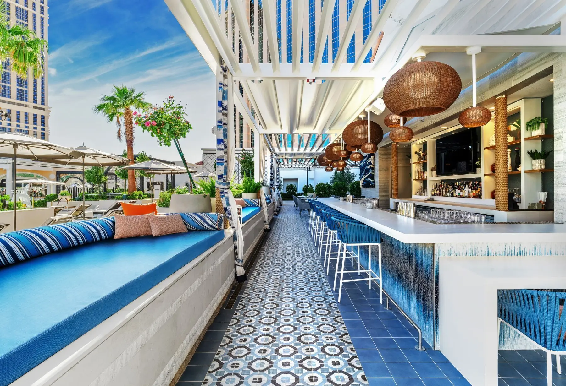 Bright poolside bar at The Venetian Resort